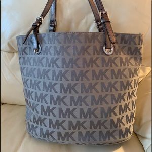 Michael Kors Jet Set Signature Tote Bag